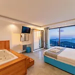 4 Bedroom Sea View In