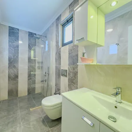 4 Bedroom Sea View In * カルカン