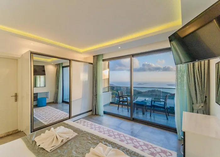 Villa 4 Bedroom Sea View In *