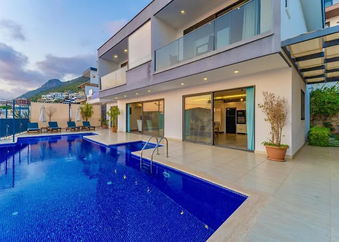 4 Bedroom Sea View In Villa