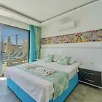 4 Bedroom Sea View In Villa *