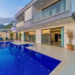4 Bedroom Sea View In Villa