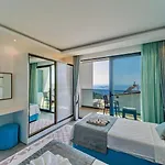 4 Bedroom Sea View In Villa *
