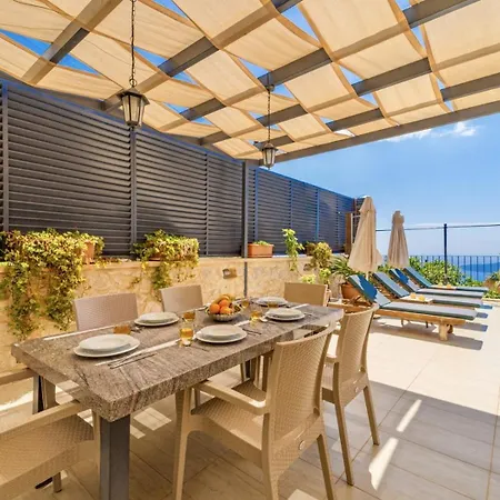 فيلة 4 Bedroom Sea View In *