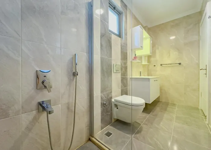 4 Bedroom Sea View In וילה קלקן