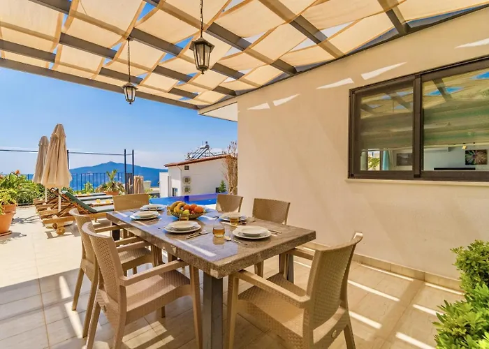 4 Bedroom Sea View In וילה קלקן