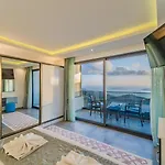 Villa 4 Bedroom Sea View In *