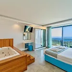 Villa 4 Bedroom Sea View In *